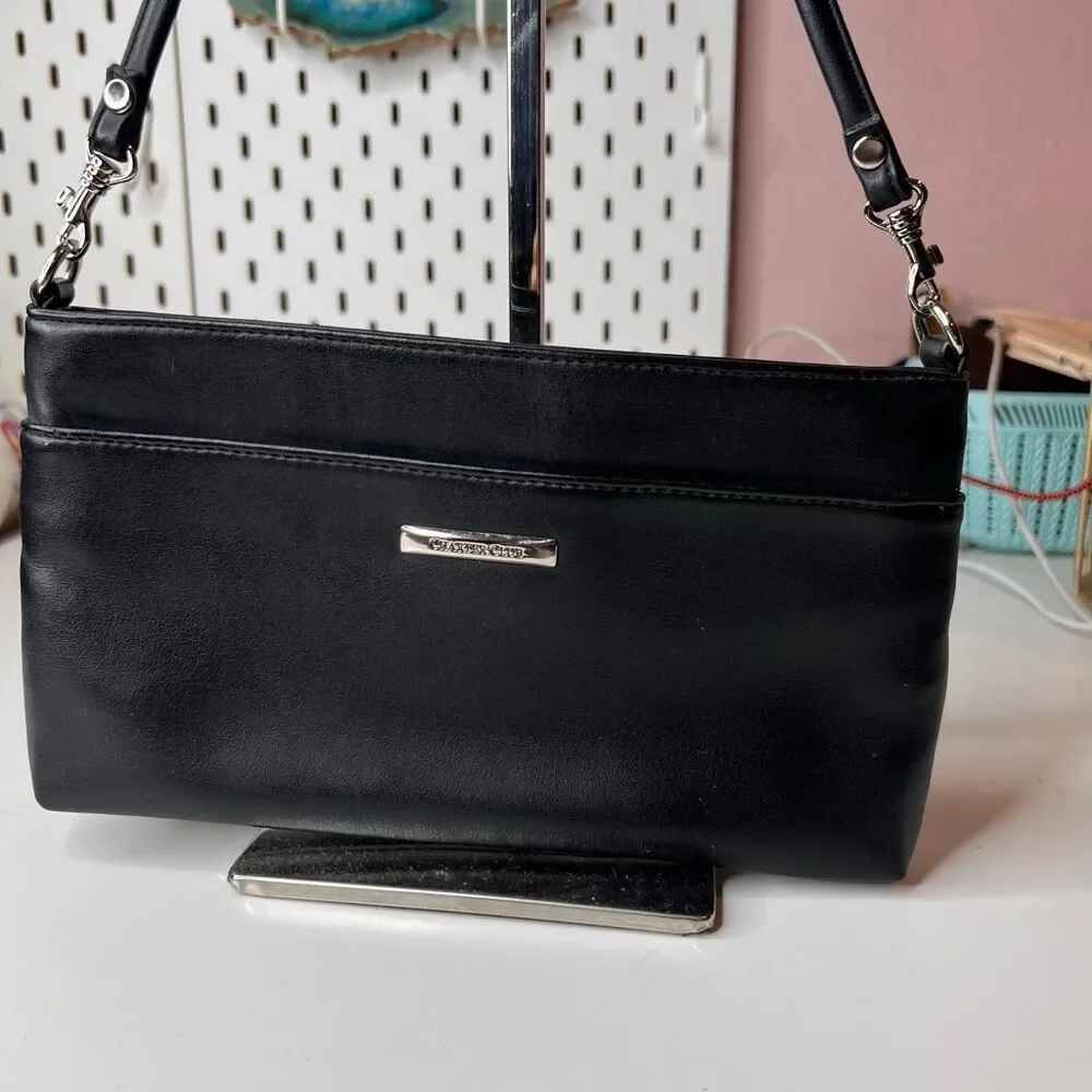 black Charter Club Y2K 90’s shoulder bag features a sleek design with silver-ton